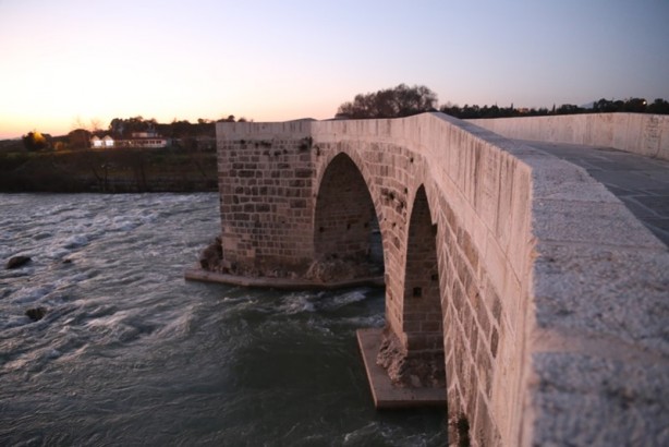 Foto - Benzersiz yapısıyla tarihi Aspendos Köprüsü