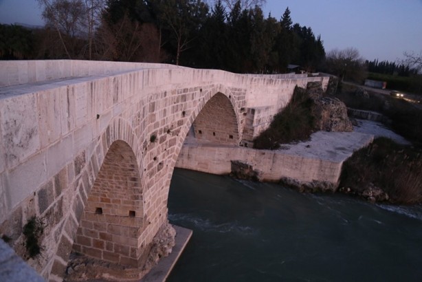 Foto - Benzersiz yapısıyla tarihi Aspendos Köprüsü
