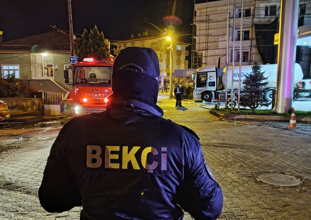 Foto - Benzin istasyonunda faciadan dönüldü! Tanker bir anda alev aldı