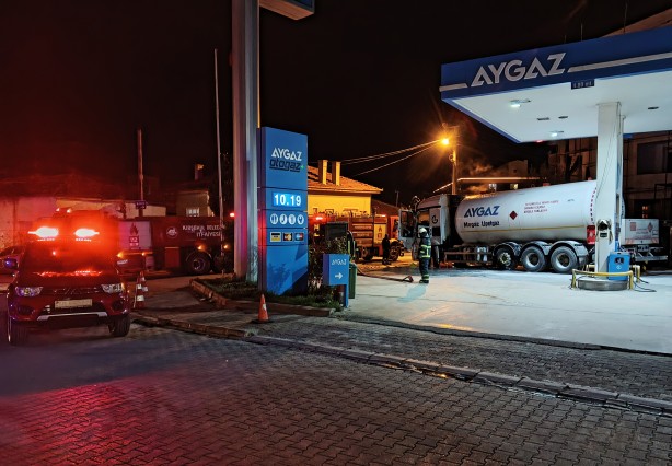 Benzin istasyonunda faciadan dönüldü! Tanker bir anda alev aldı