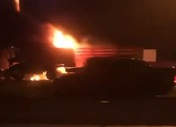 Benzin istasyonundaki tır alev topuna dönüştü