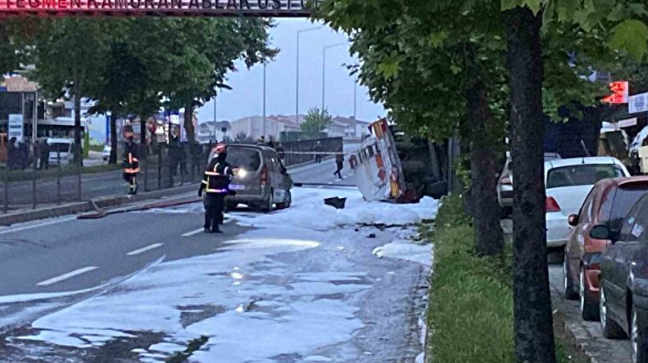 Foto - Benzin tankeri kaza yapınca çevredeki evler tahliye edildi! Onlarca araç hurdaya döndü