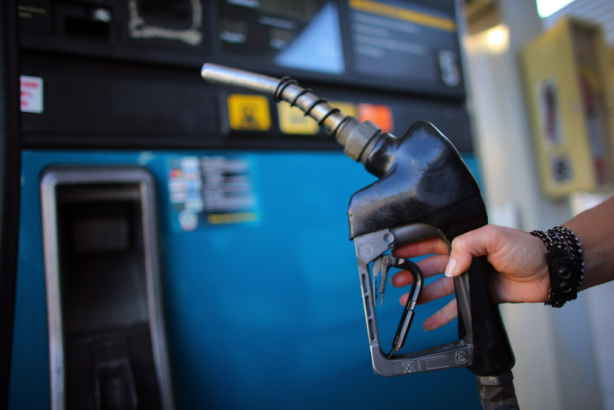 Benzine 2 motorine 4 TL zam geleceği konuşuluyordu! Son gelen açıklama moralleri bozacak