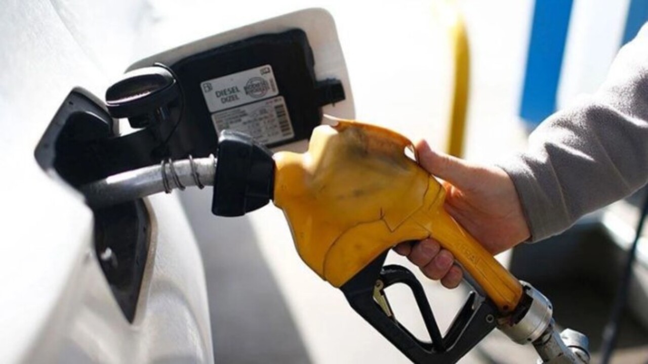 Foto - Benzine beklenen zam ertelendi! İşte son fiyatlar!