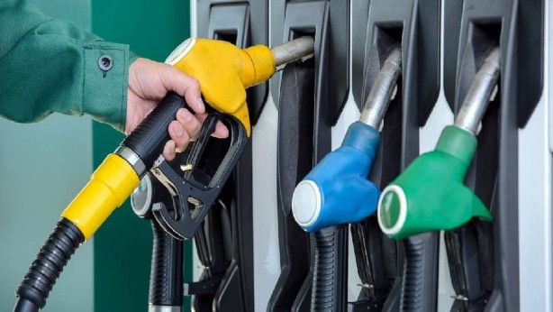 Foto - Benzine çok kallavi zam geldi! Tabelayı görenin gözleri fal taşı gibi açıldı 