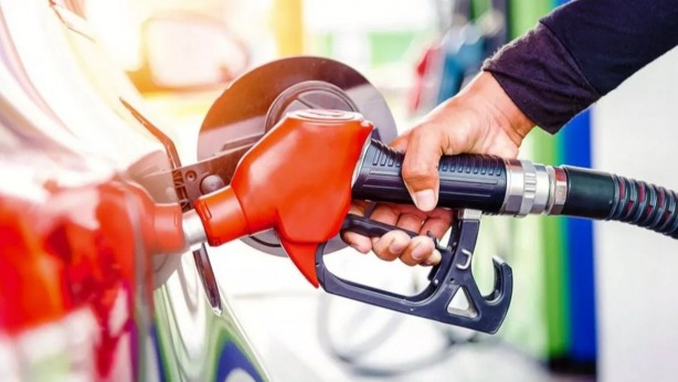 Benzine çok kallavi zam geldi! Tabelayı görenin gözleri fal taşı gibi açıldı 