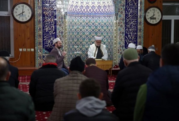 Foto - Berat Kandili yurt genelinde dualarla idrak edildi