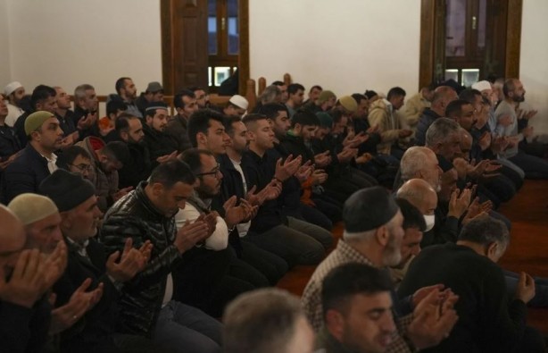 Berat Kandili yurt genelinde dualarla idrak edildi