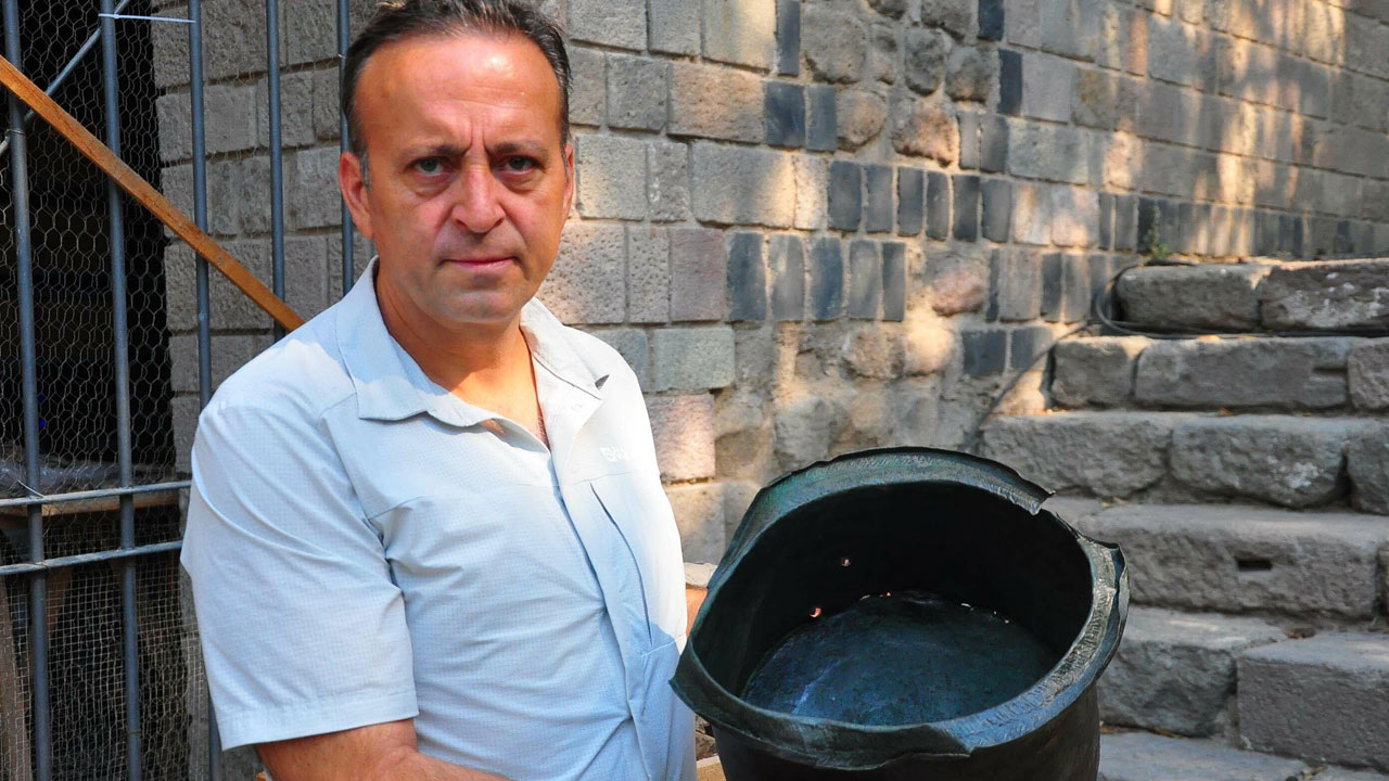 Foto - Bergama’da 1400 yıllık bronz kazan! Günümüzle neredeyse aynı işçilik