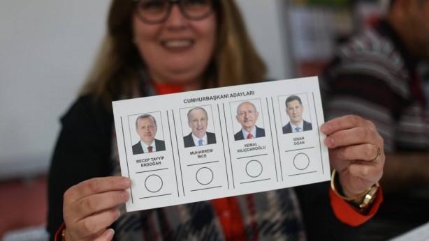 Foto - Bergüzar Korel seçim sonrasında isyan etti! Deprem bölgesinden gelen sonuçlar...