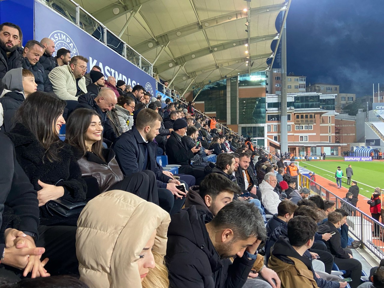 Foto - Berke Özer, Premier Lig devlerinin temsilcilerini tribünde dizdi 