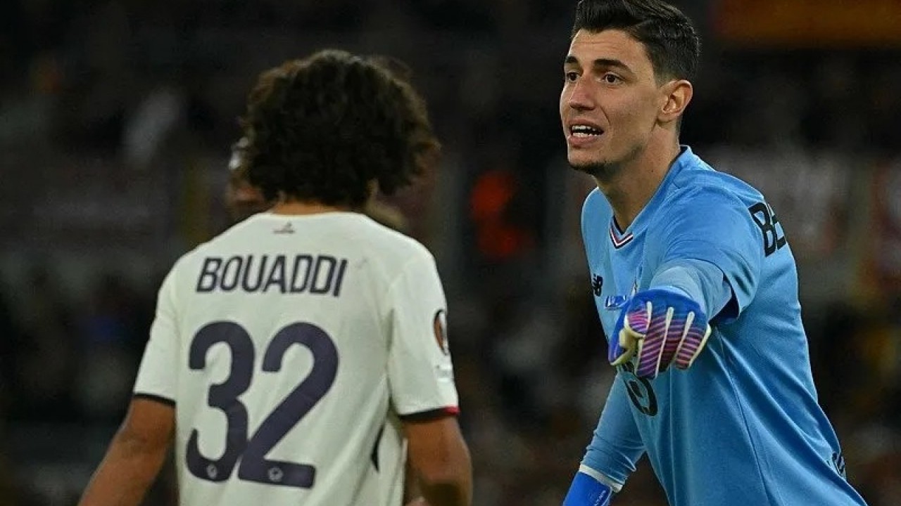 Foto - Berke Özer tarihe geçti! 3 penaltıyı da kurtardı, Roma şok yaşadı