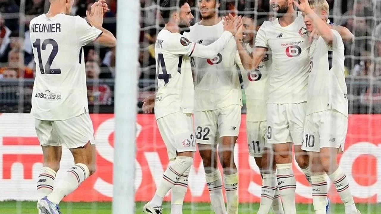 Foto - Berke Özer tarihe geçti! 3 penaltıyı da kurtardı, Roma şok yaşadı