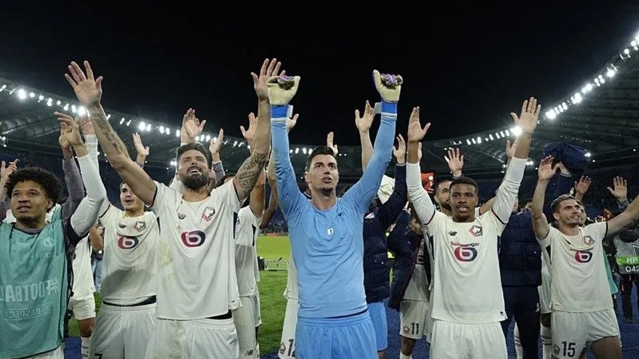 Foto - Berke Özer tarihe geçti! 3 penaltıyı da kurtardı, Roma şok yaşadı