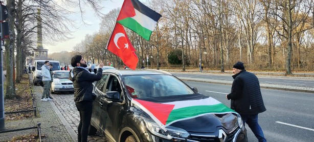 Berlin’de Filistin’e destek için sokaklara döküldüler!