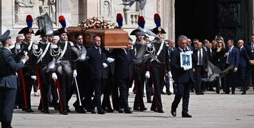 Foto - Berlusconi için Milano'da cenaze töreni! Naaşı yakılacak, külleri villasında saklanacak