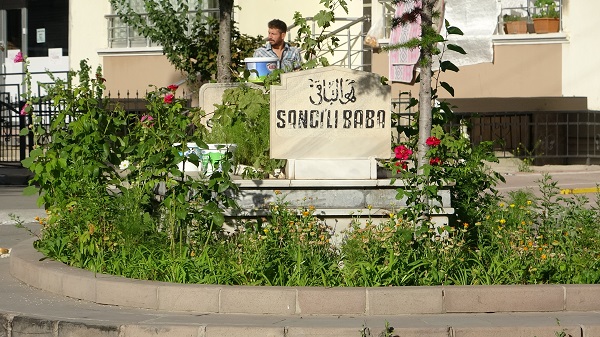 Foto - Beş yolun ortasında bulunuyor! Bu mezarın sırrı ne? 