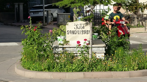 Foto - Beş yolun ortasında bulunuyor! Bu mezarın sırrı ne? 