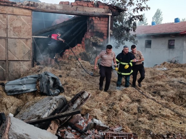 Foto - Besihanede çıkan yangında 5 büyük hayvan telef oldu