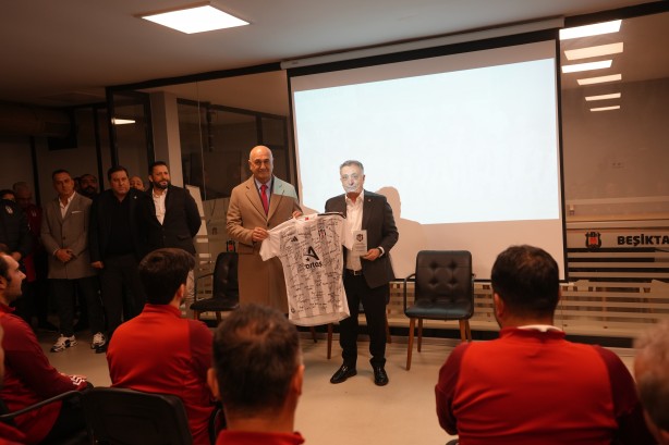 Foto - Başkan Nur Çebi sporcularla vedalaştı! Beşiktaş'ın tek kurtuluş yolunu açıkladı!