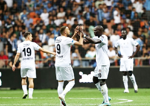 Foto - Beşiktaş bir adım önde artık... Çok sayıda takım dev isme çökmek için harekete geçti 