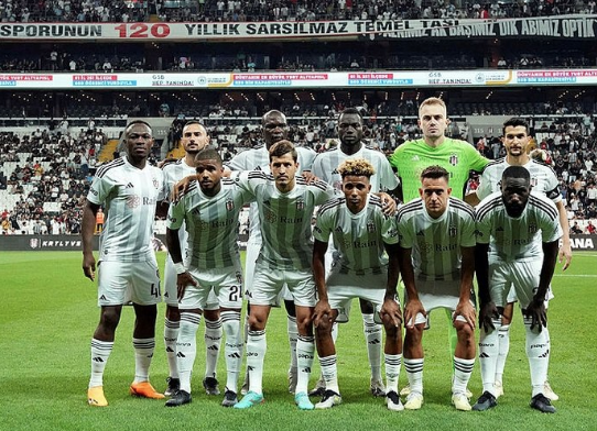 Beşiktaş bomba patlatmak için ManU'yu seçti!.. Görenler ne olduğunu merak ediyor!