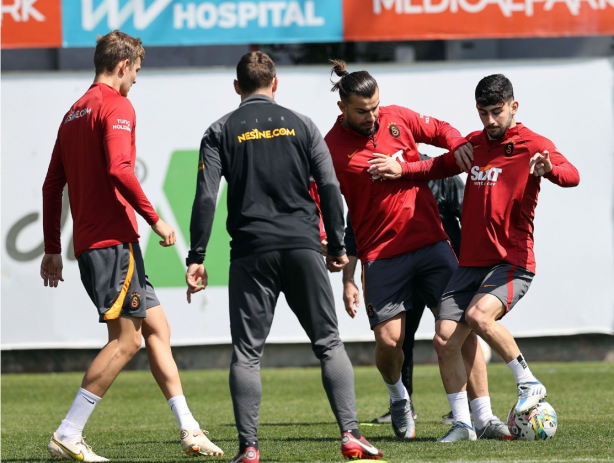 Beşiktaş derbisi hazırlıklarını sürdüren Galatasaray savunma ve hücum çalıştı