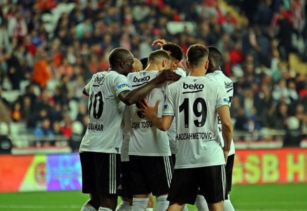 Foto - Beşiktaş eski yıldızını geri getiriyor! Taraftarın gönlüne taht kurmuştu...