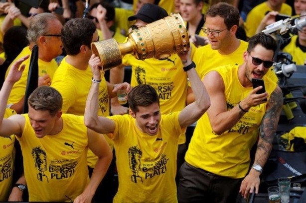 Foto - Beşiktaş ezeli rakiplerini geçemedi!