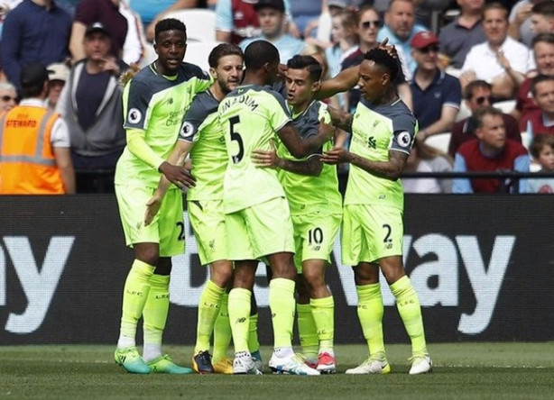 Foto - Beşiktaş ezeli rakiplerini geçemedi!