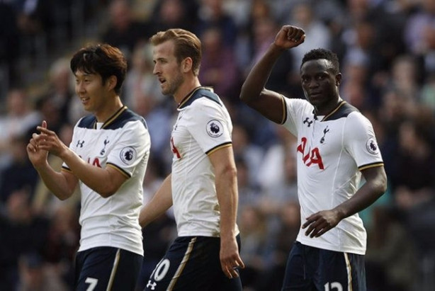 Foto - Beşiktaş ezeli rakiplerini geçemedi!