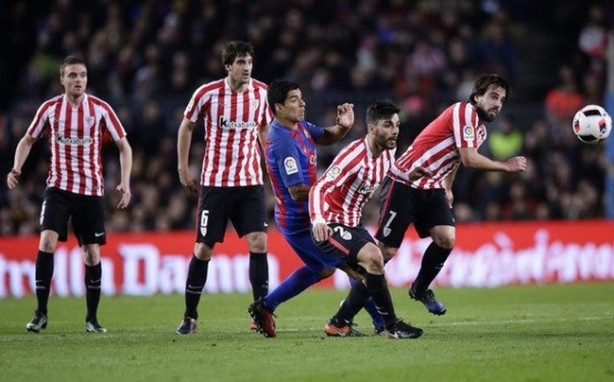 Foto - Beşiktaş ezeli rakiplerini geçemedi!