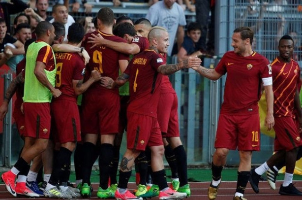 Foto - Beşiktaş ezeli rakiplerini geçemedi!