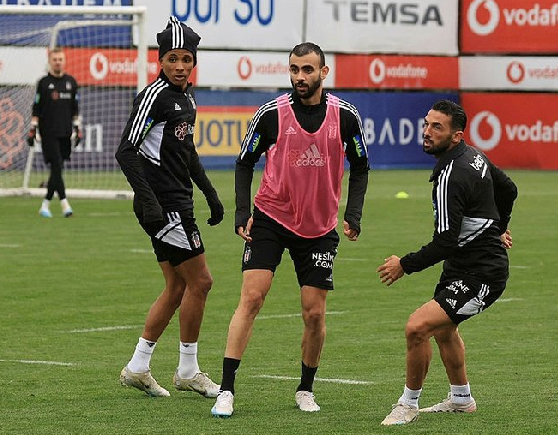 Beşiktaş, Galatasaray'ın efsanesi Hagi'den bakın ne istiyor!