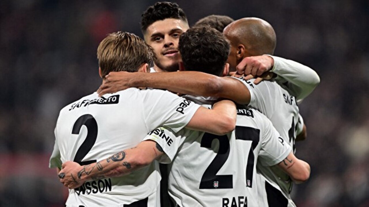 Foto - Beşiktaş, Okan Buruk’la dalga geçti! "Mabedimizde zıplamak tehlikeli ve yasaktır