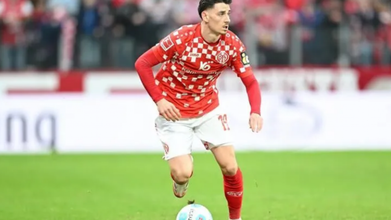 Beşiktaş sağ bek transferine doymuyor: Caci koptu geliyor mu?