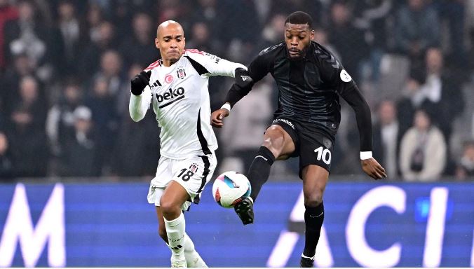 Foto - Beşiktaş taraftarı isyanda! O futbolculara sert tepki 