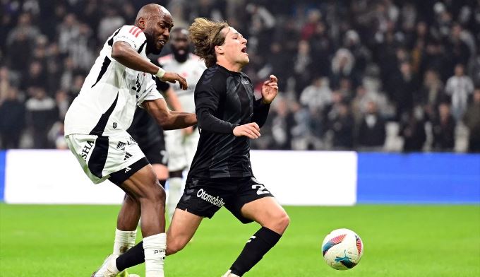 Foto - Beşiktaş taraftarı isyanda! O futbolculara sert tepki 