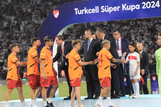 Foto - Beşiktaş, Turkcell Süper Kupa'yı düzenlenen törenle aldı