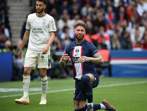 Foto - Beşiktaş ve Galatasaray'dan Sergio Ramos yarışı! Panik masada: Hızlı şekilde sonuç istiyorlar