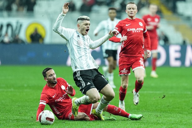 Foto - Beşiktaş yeni hamlesini duyurdu! Rakiplerinin planları suya düşecek… Tarihi karar! Karabağ’a teklifi yapacak…