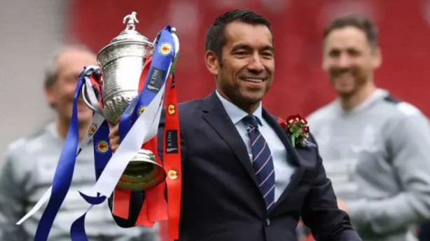 Foto - Beşiktaş yeni hocasını resmen açıkladı! Giovanni van Bronckhorst imzayı attı
