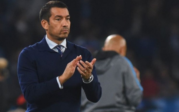 Beşiktaş yeni hocasını resmen açıkladı! Giovanni van Bronckhorst imzayı attı