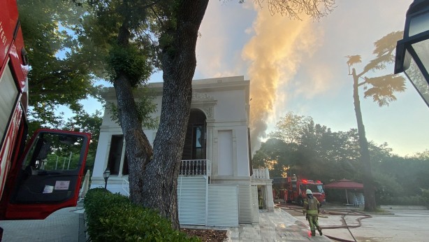 Foto - Beşiktaş Yıldız Parkı’ndaki tarihi köşkte yangın