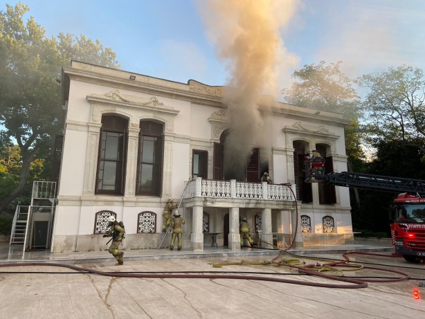 Beşiktaş Yıldız Parkı’ndaki tarihi köşkte yangın