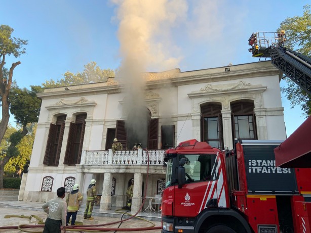 Foto - Beşiktaş Yıldız Parkı’ndaki tarihi köşkte yangın