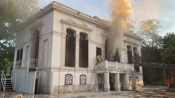Foto - Beşiktaş Yıldız Parkı’ndaki tarihi köşkte yangın