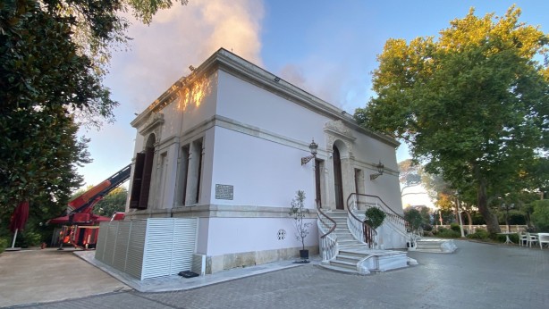 Foto - Beşiktaş Yıldız Parkı’ndaki tarihi köşkte yangın