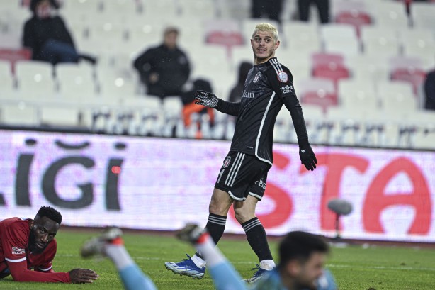 Foto - Beşiktaş'a bir stoper adayı daha: Şok eden duyuru! Kritik karar apar topar alındı! Hiç kimse bunu beklemiyordu: Bomba stoper çıkışı…