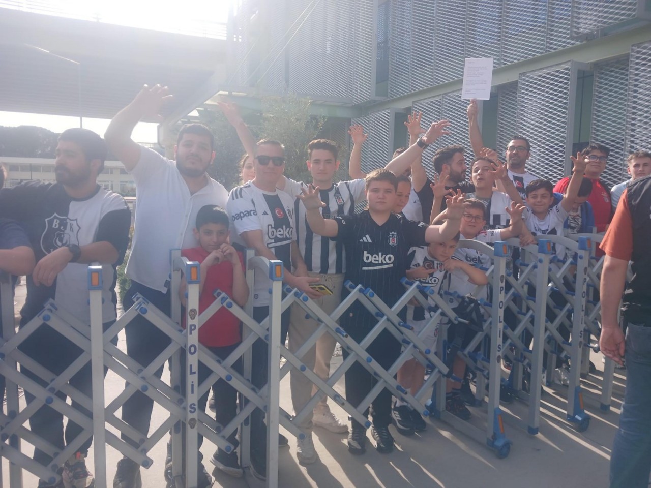 Foto - Beşiktaş’a İzmir’de sevgi seli, coşkulu karşılama